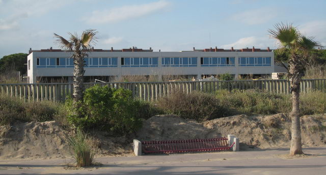 CEIP Gav&agrave; Mar en construcci&oacute;n visto desde el paseo mar&iacute;timo (14 de Junio de 2008)